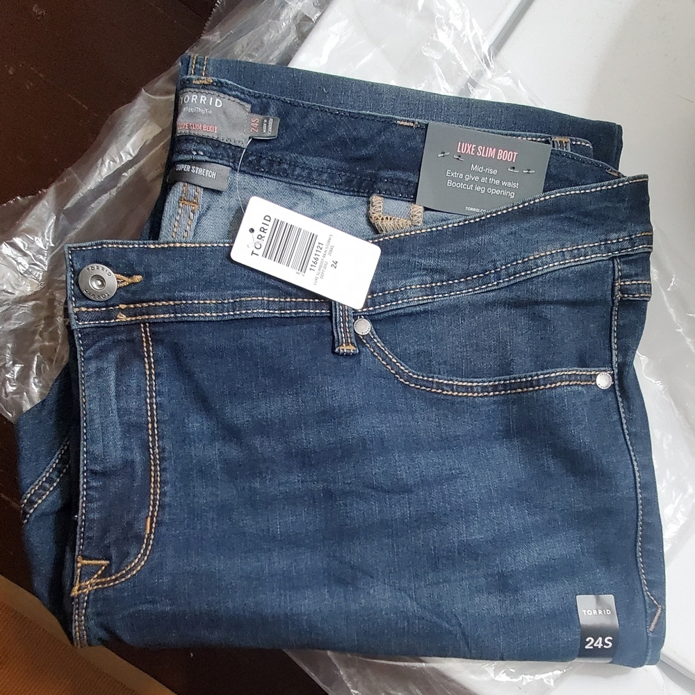 Luxe Slim Boot Jeans by Torrid sz 24S Medium wash
